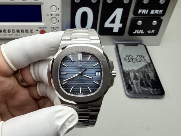 Patek Philippe - Nautilus Jumbo 5711 SS/SS Blue Dial 3KF A324