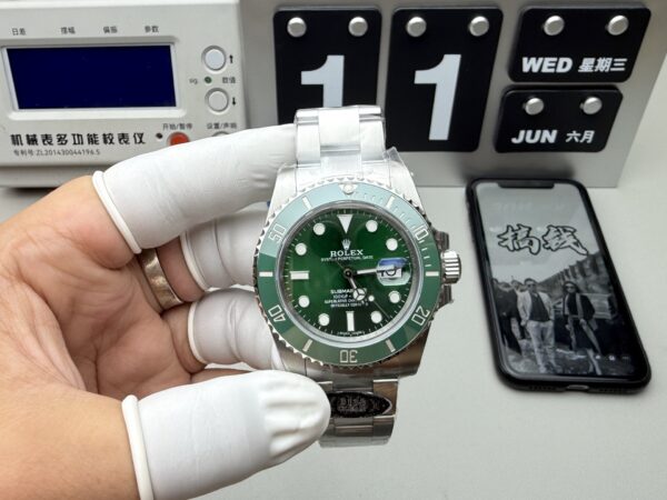 Rolex - Hulk Submariner 116610LN 904L 41mm 3235 SS/SS Green Clean Factory - Image 2