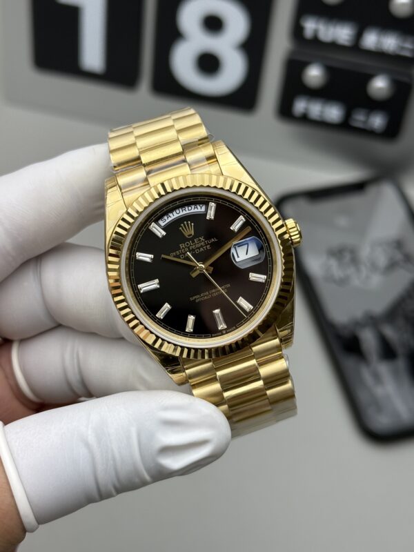 Rolex - DayDate 40mm YG/YG Black/Dia EW A2836 - Image 3